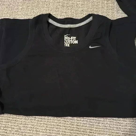 Nike tees sleeveless size medium. - Picture 4 of 4